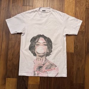 Brand: Vntg 
men’s large Rihanna graphic tee